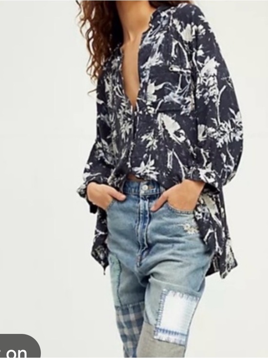 Free People Tops - Free People Black & White Floral V-Neck Tunic